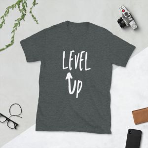 עולם הגיימרים - חולצות ואביזרים חולצות לגיימרים חולצת גיימר Level up גרפיטי