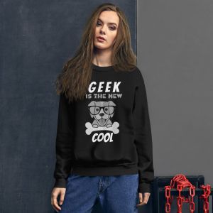 עולם הגיימרים - חולצות ואביזרים סווצ'רטים לגיימרים סוודר גיימר Geek is the new cool שחור לבן